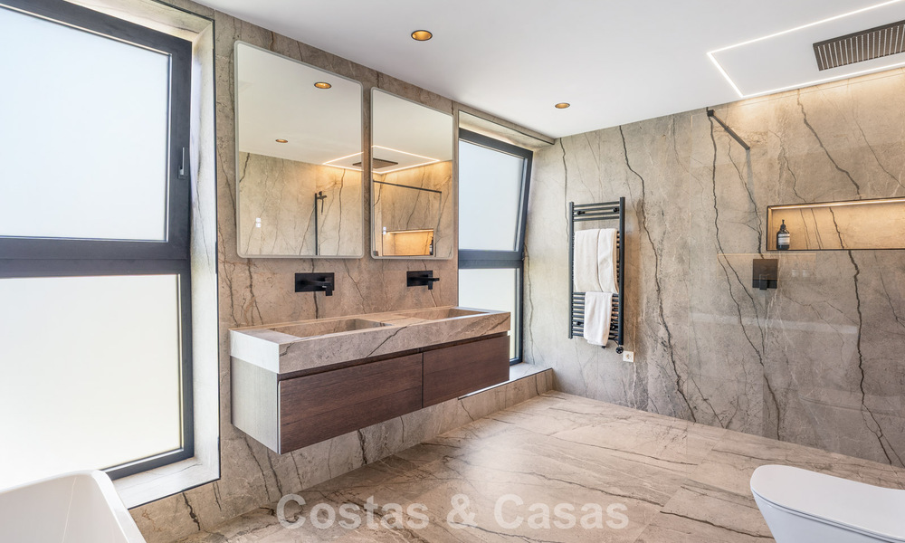 Villa familiar moderna de nueva construcción con piscina en venta en la New Golden Mile, entre Marbella y Estepona 806627
