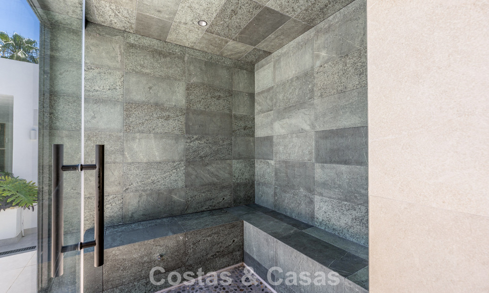 Villa familiar moderna de nueva construcción con piscina en venta en la New Golden Mile, entre Marbella y Estepona 806630