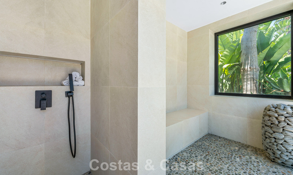 Villa familiar moderna de nueva construcción con piscina en venta en la New Golden Mile, entre Marbella y Estepona 806631