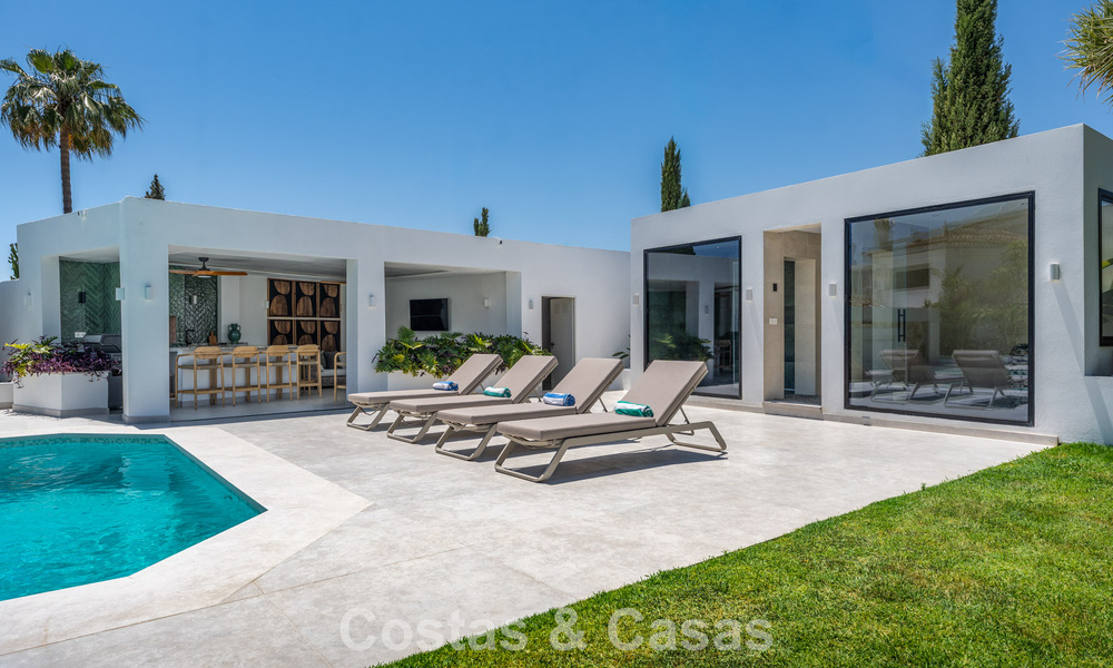 Villa familiar moderna de nueva construcción con piscina en venta en la New Golden Mile, entre Marbella y Estepona 806635