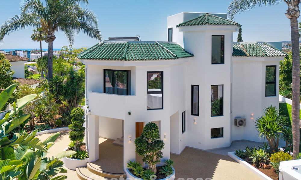 Villa familiar moderna de nueva construcción con piscina en venta en la New Golden Mile, entre Marbella y Estepona 806639