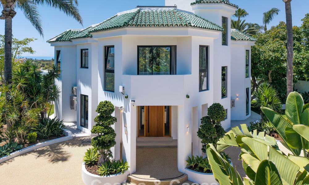 Villa familiar moderna de nueva construcción con piscina en venta en la New Golden Mile, entre Marbella y Estepona 806640