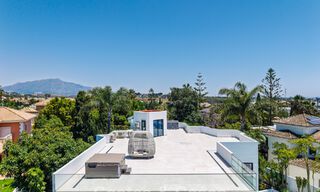Villa familiar moderna de nueva construcción con piscina en venta en la New Golden Mile, entre Marbella y Estepona 806642 
