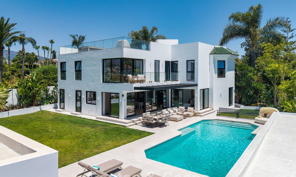 Villa familiar moderna de nueva construcción con piscina en venta en la New Golden Mile, entre Marbella y Estepona 806643