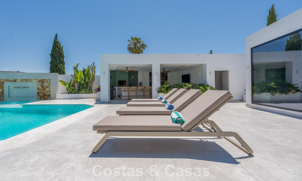 Villa familiar moderna de nueva construcción con piscina en venta en la New Golden Mile, entre Marbella y Estepona 806644