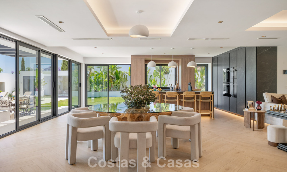 Villa familiar moderna de nueva construcción con piscina en venta en la New Golden Mile, entre Marbella y Estepona 806646