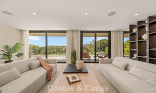 Villa contemporánea de 5 dormitorios en primera línea de golf en Nueva Andalucía, Marbella 806754 