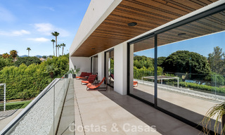 Villa contemporánea de 5 dormitorios en primera línea de golf en Nueva Andalucía, Marbella 806755 