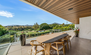 Villa contemporánea de 5 dormitorios en primera línea de golf en Nueva Andalucía, Marbella 806760 