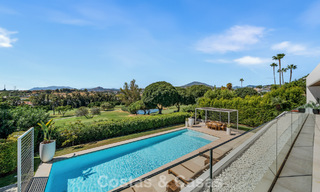 Villa contemporánea de 5 dormitorios en primera línea de golf en Nueva Andalucía, Marbella 806769 