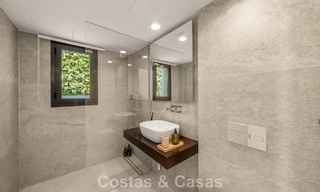 Villa contemporánea de 5 dormitorios en primera línea de golf en Nueva Andalucía, Marbella 806771 