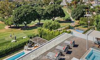 Villa contemporánea de 5 dormitorios en primera línea de golf en Nueva Andalucía, Marbella 806775 