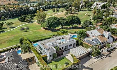Villa contemporánea de 5 dormitorios en primera línea de golf en Nueva Andalucía, Marbella 806779
