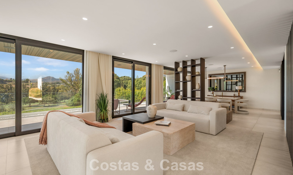 Villa contemporánea de 5 dormitorios en primera línea de golf en Nueva Andalucía, Marbella 806780