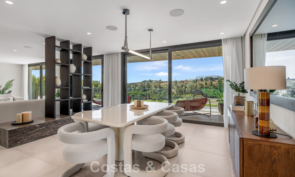 Villa contemporánea de 5 dormitorios en primera línea de golf en Nueva Andalucía, Marbella 806781