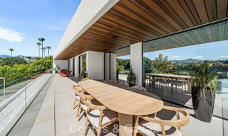 Villa contemporánea de 5 dormitorios en primera línea de golf en Nueva Andalucía, Marbella 806785 
