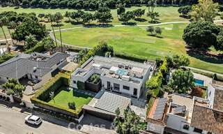 Villa contemporánea de 5 dormitorios en primera línea de golf en Nueva Andalucía, Marbella 806793 