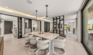 Villa contemporánea de 5 dormitorios en primera línea de golf en Nueva Andalucía, Marbella 806796 