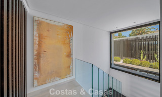 Villa contemporánea de 5 dormitorios en primera línea de golf en Nueva Andalucía, Marbella 806797 