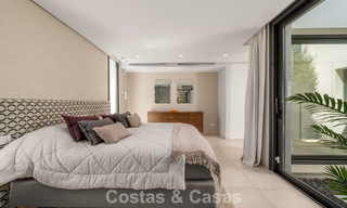 Villa contemporánea de 5 dormitorios en primera línea de golf en Nueva Andalucía, Marbella 806801 