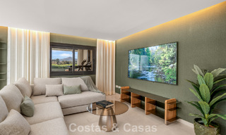 Villa contemporánea de 5 dormitorios en primera línea de golf en Nueva Andalucía, Marbella 806803 