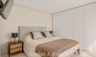 Villa contemporánea de 5 dormitorios en primera línea de golf en Nueva Andalucía, Marbella 806804 