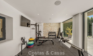 Villa contemporánea de 5 dormitorios en primera línea de golf en Nueva Andalucía, Marbella 806807 