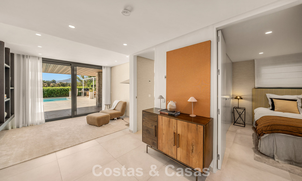 Villa contemporánea de 5 dormitorios en primera línea de golf en Nueva Andalucía, Marbella 806815