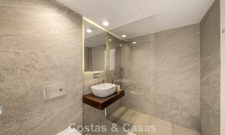 Villa contemporánea de 5 dormitorios en primera línea de golf en Nueva Andalucía, Marbella 806817 