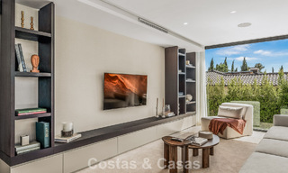 Villa contemporánea de 5 dormitorios en primera línea de golf en Nueva Andalucía, Marbella 806820 