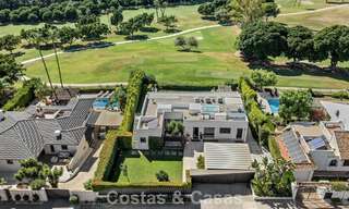 Villa contemporánea de 5 dormitorios en primera línea de golf en Nueva Andalucía, Marbella 806821 