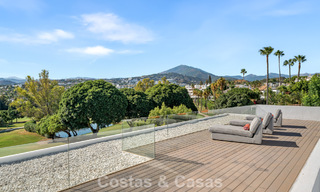 Villa contemporánea de 5 dormitorios en primera línea de golf en Nueva Andalucía, Marbella 806822 