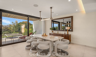Villa contemporánea de 5 dormitorios en primera línea de golf en Nueva Andalucía, Marbella 806823 