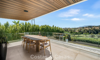 Villa contemporánea de 5 dormitorios en primera línea de golf en Nueva Andalucía, Marbella 806825 