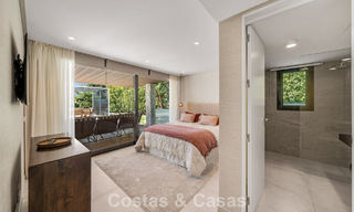 Villa contemporánea de 5 dormitorios en primera línea de golf en Nueva Andalucía, Marbella 806828 