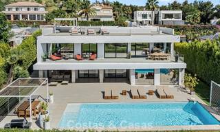 Villa contemporánea de 5 dormitorios en primera línea de golf en Nueva Andalucía, Marbella 806833 