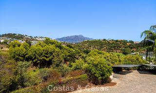 Ático esquinero lleno de luz con vistas de 360° en el resort de golf Los Arqueros, Marbella - Benahavís 806853 