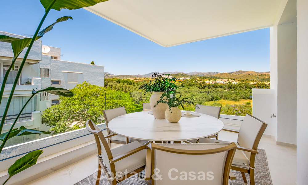 Ático de lujo reformado, listo para entrar a vivir, a poca distancia de la playa en Los Monteros, Marbella Este 806558