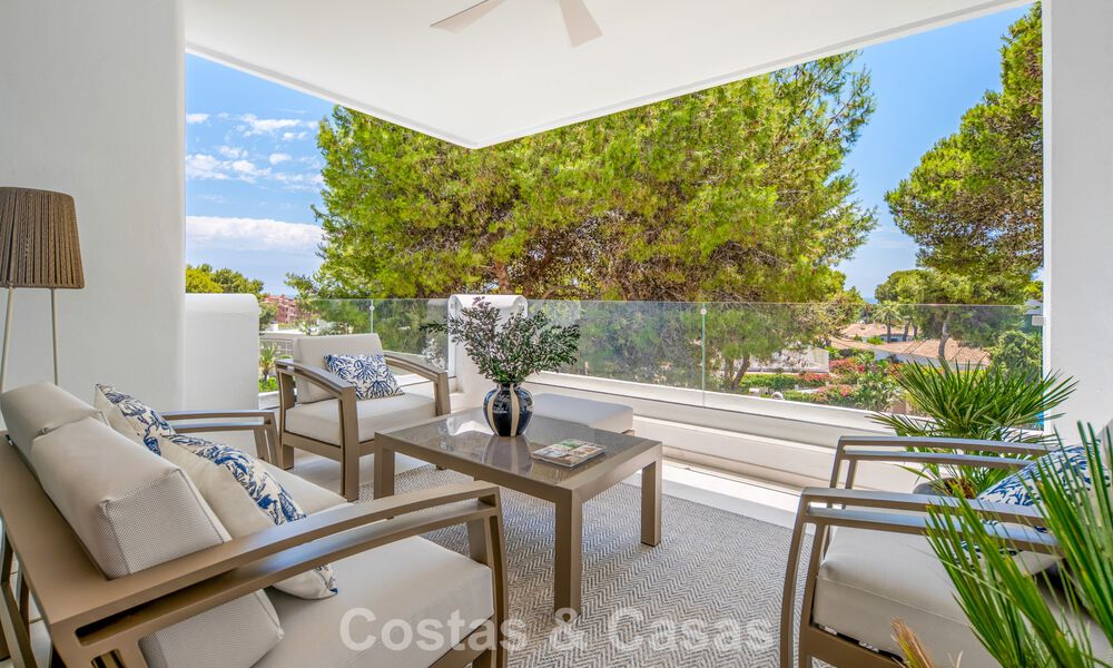 Ático de lujo reformado, listo para entrar a vivir, a poca distancia de la playa en Los Monteros, Marbella Este 806561