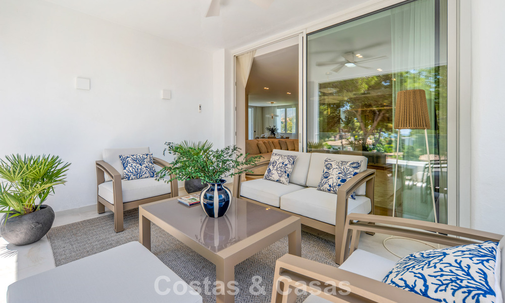 Ático de lujo reformado, listo para entrar a vivir, a poca distancia de la playa en Los Monteros, Marbella Este 806562