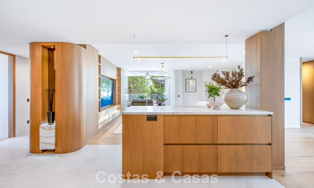 Ático de lujo reformado, listo para entrar a vivir, a poca distancia de la playa en Los Monteros, Marbella Este 806571