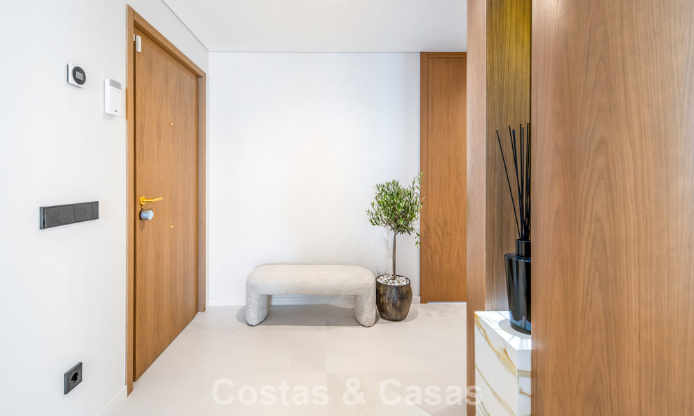 Ático de lujo reformado, listo para entrar a vivir, a poca distancia de la playa en Los Monteros, Marbella Este 806575