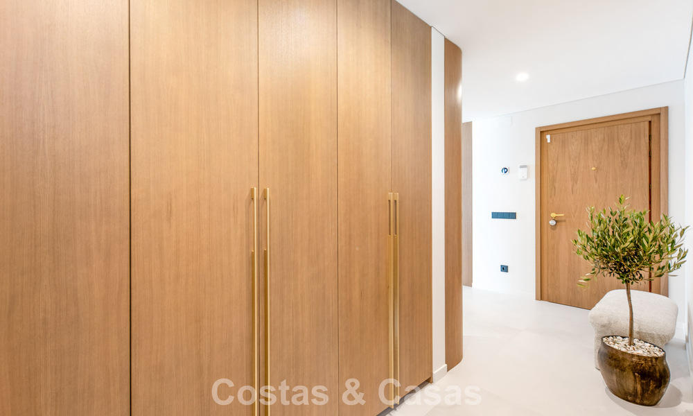 Ático de lujo reformado, listo para entrar a vivir, a poca distancia de la playa en Los Monteros, Marbella Este 806578