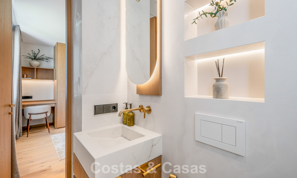 Ático de lujo reformado, listo para entrar a vivir, a poca distancia de la playa en Los Monteros, Marbella Este 806590