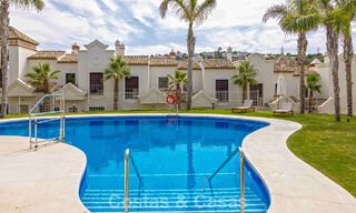 Adosados listos para entrar a vivir con arquitectura mediterránea en primera línea de golf en Estepona 806864 