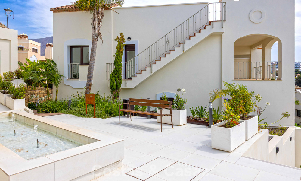 Adosados listos para entrar a vivir con arquitectura mediterránea en primera línea de golf en Estepona 806868