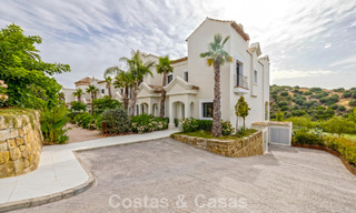 Adosados listos para entrar a vivir con arquitectura mediterránea en primera línea de golf en Estepona 806876 