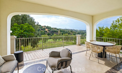 Adosados listos para entrar a vivir con arquitectura mediterránea en primera línea de golf en Estepona 806878