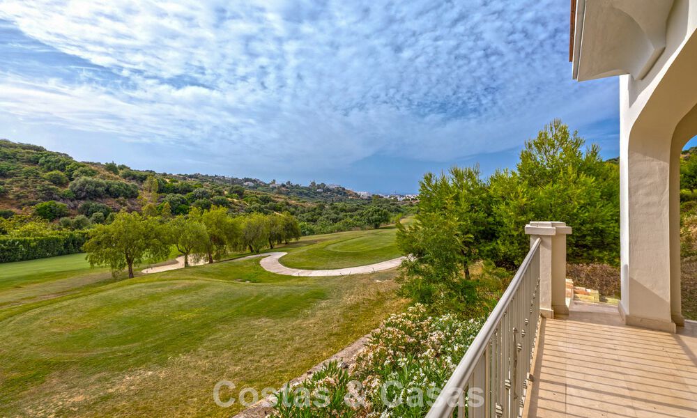 Adosados listos para entrar a vivir con arquitectura mediterránea en primera línea de golf en Estepona 806880