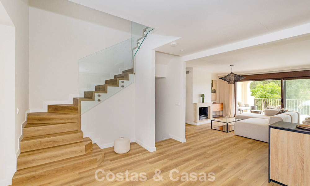 Adosados listos para entrar a vivir con arquitectura mediterránea en primera línea de golf en Estepona 806887